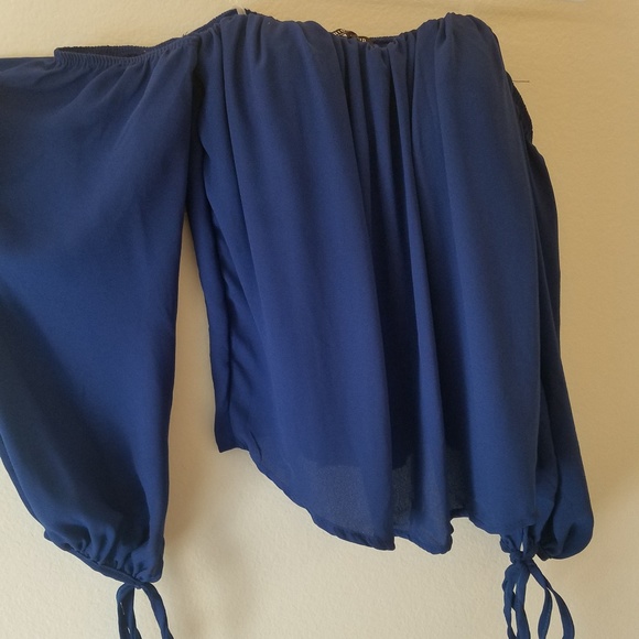 NWT Fashion Nova Flowy Off the Should Top - Picture 2 of 8